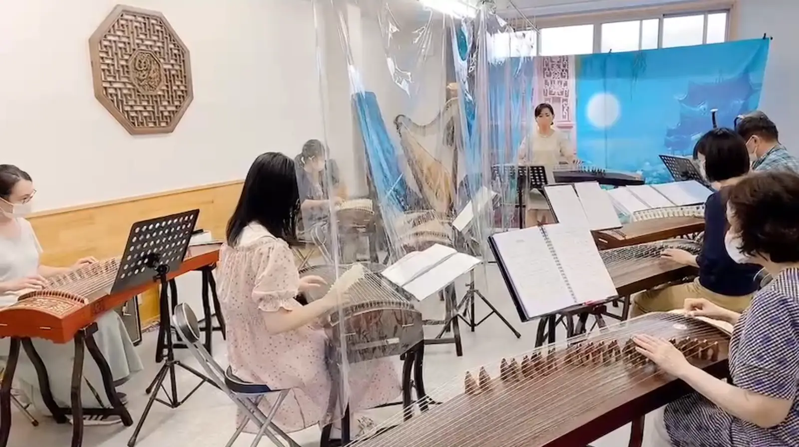 王敏 古箏教室のレッスン風景